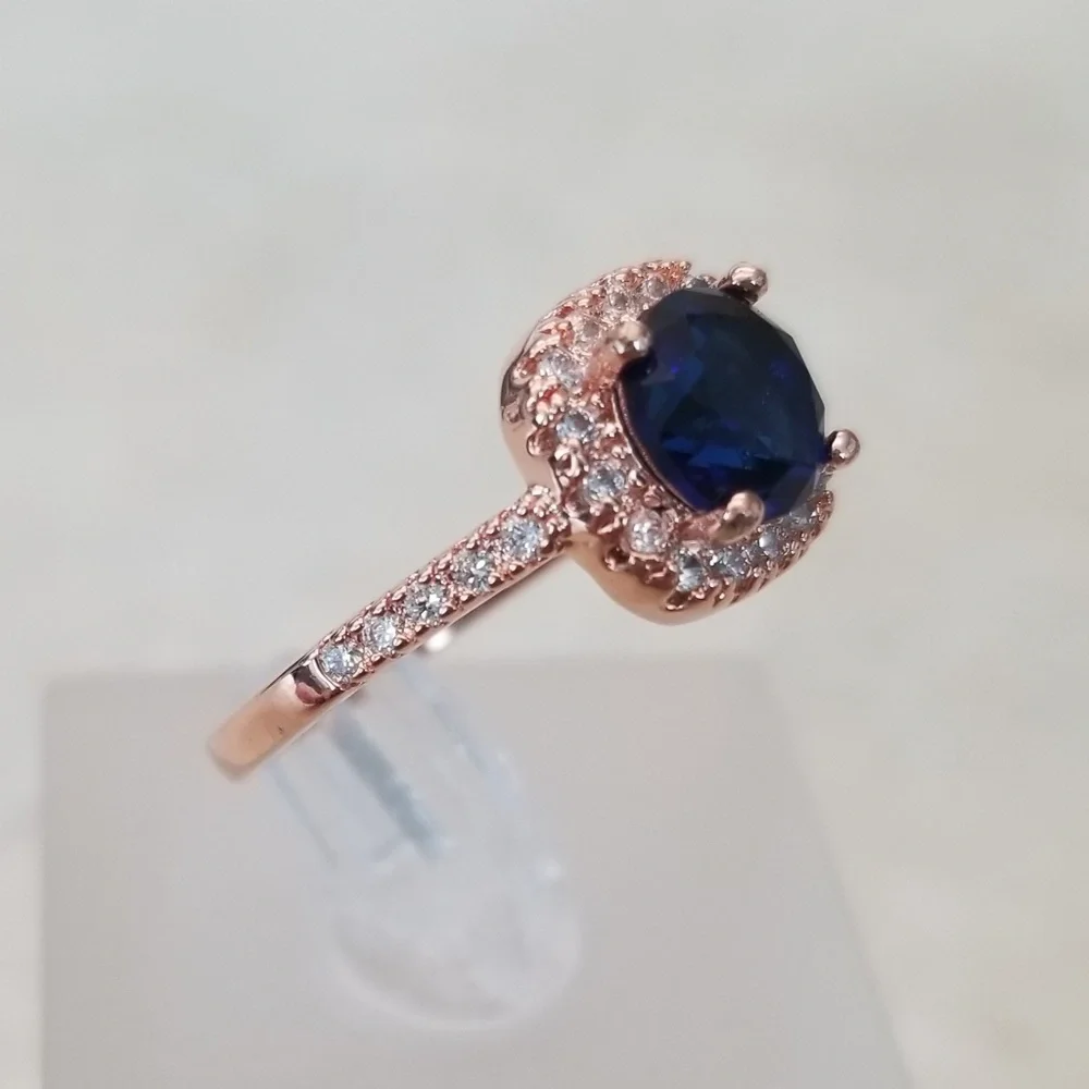 18k Sapphire Ring - Picture 4 of 8